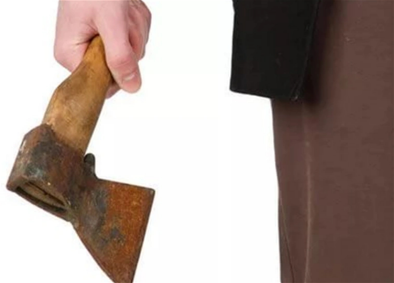 В Джалилабаде мужчина ранил топором детей брата