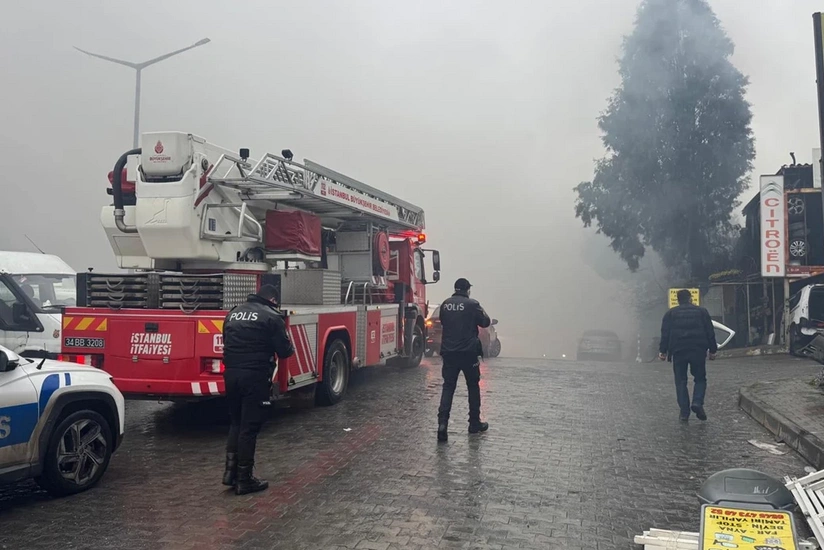 В автопромышленном комплексе в Стамбуле вспыхнул пожар