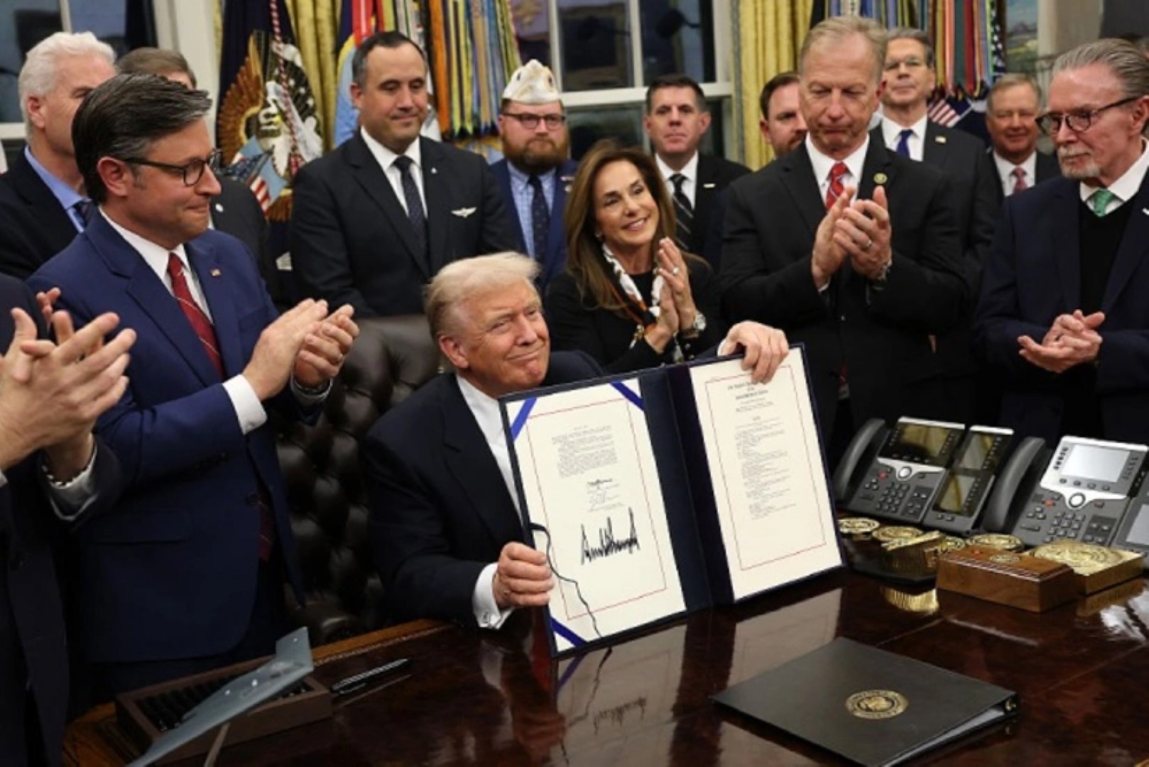 Трамп подписал пакет законопроектов для преодоления шатдауна