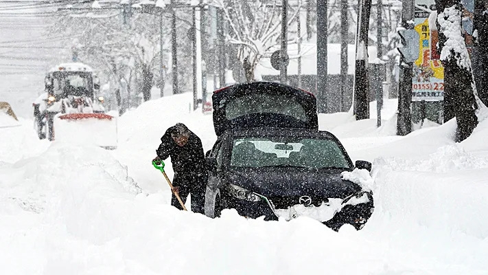 В Японии в результате последствий сильных снегопадов погибли 35 человек