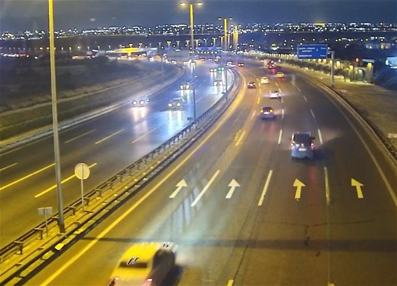 В Баку из-за гололёда снижены скоростные лимиты на ряде дорог