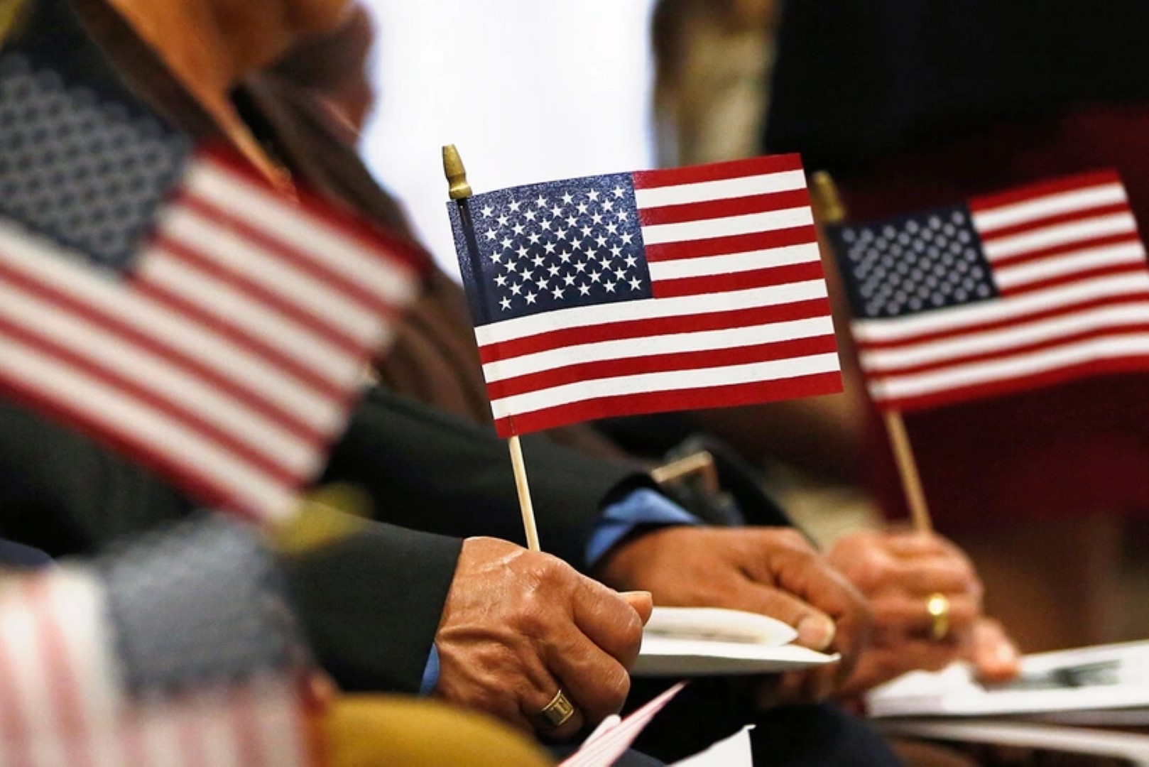 СМИ: Белый дом готовит срочные изменения в иммиграционной стратегии США