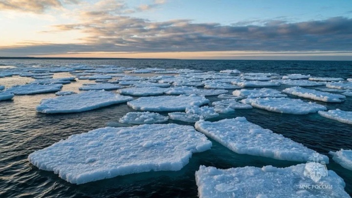 Рыбак замерз насмерть на льду в метель на Сахалине