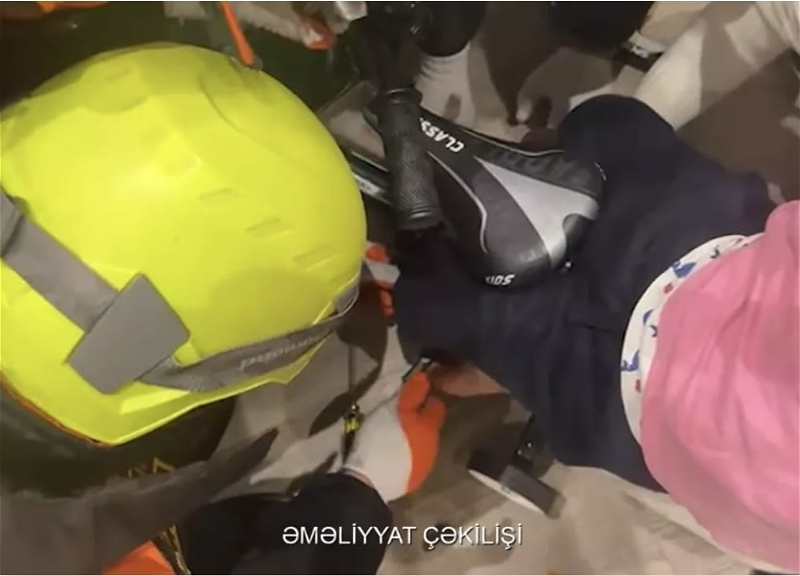 Сотрудники МЧС спасли ребенка в Баку