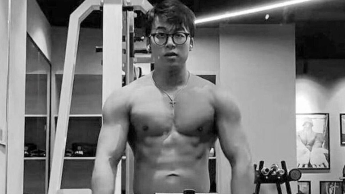 Известный китайский бодибилдер Би Цзяци умер в 26 лет