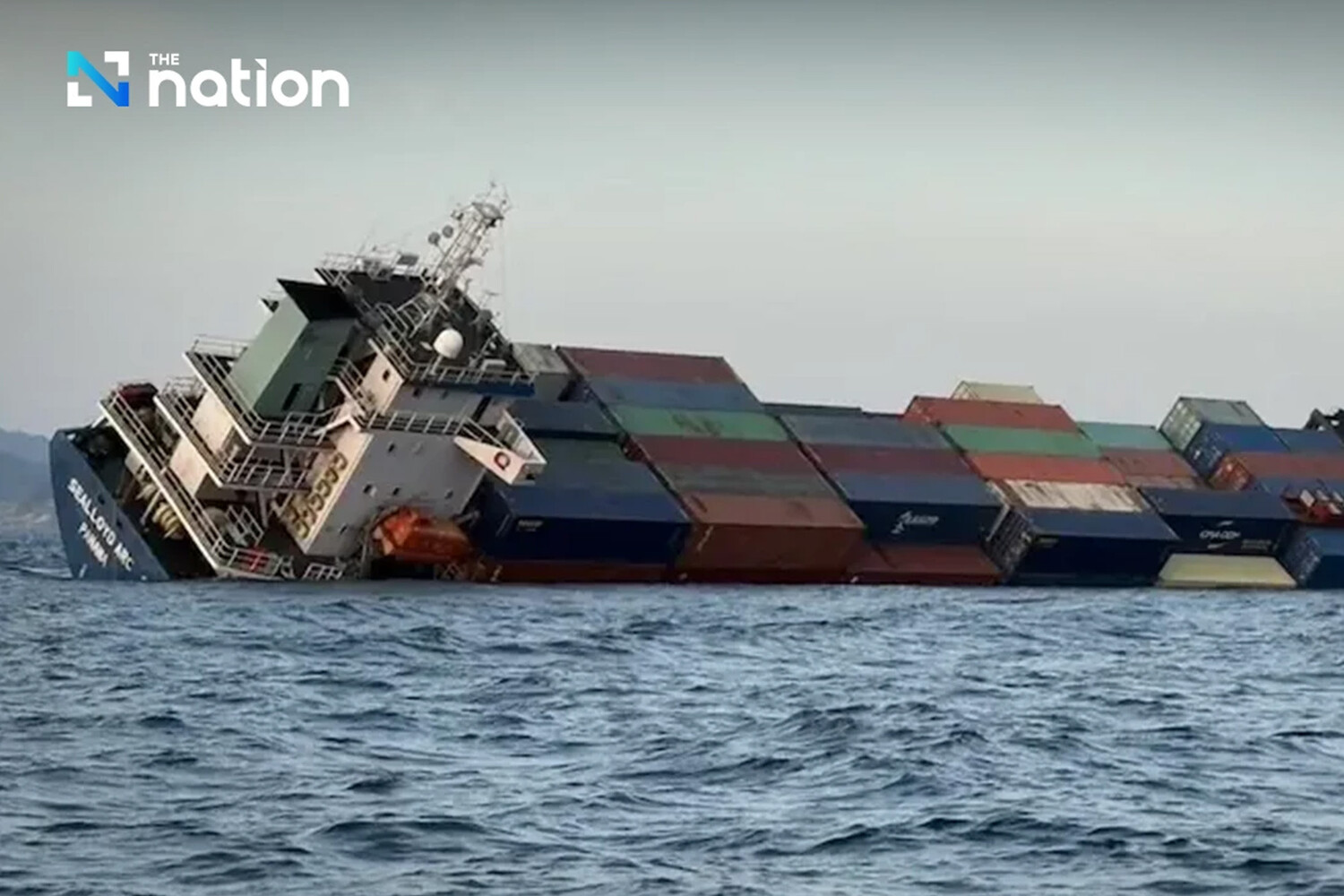 У берегов Пхукета затонул контейнеровоз с опасными веществами