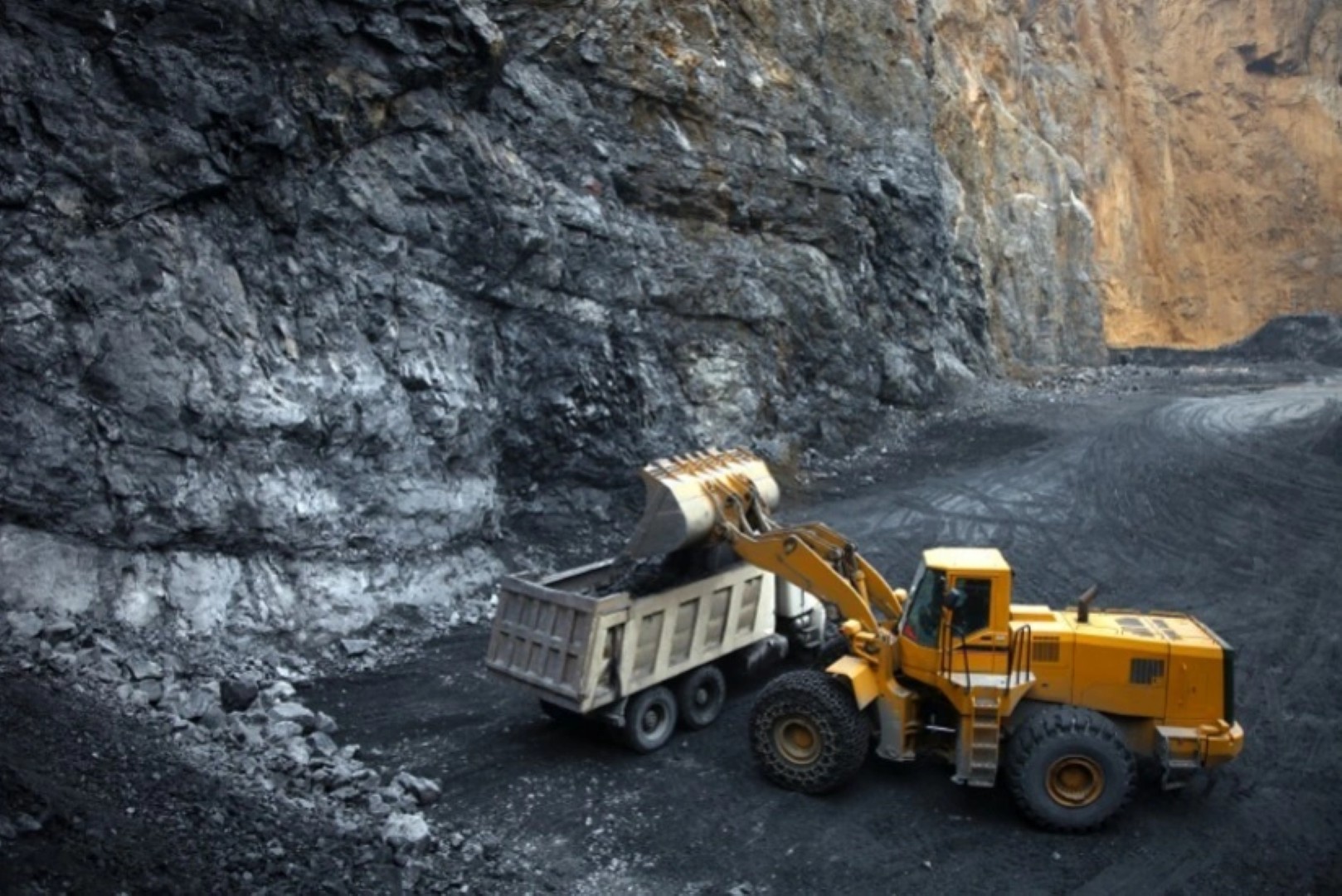 Азербайджан сократил расходы на импорт продукции горнодобывающей промышленности из Турции