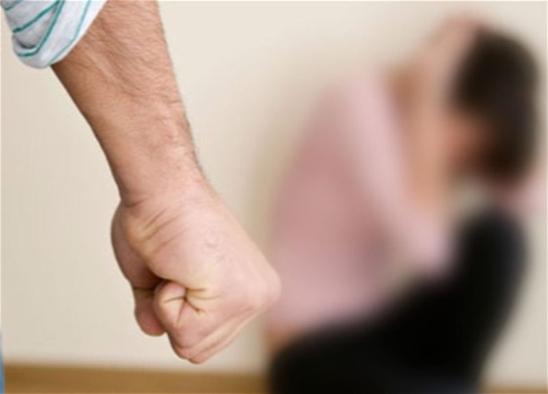 Житель Саатлы избил жену из-за отказа просить машину у тестя