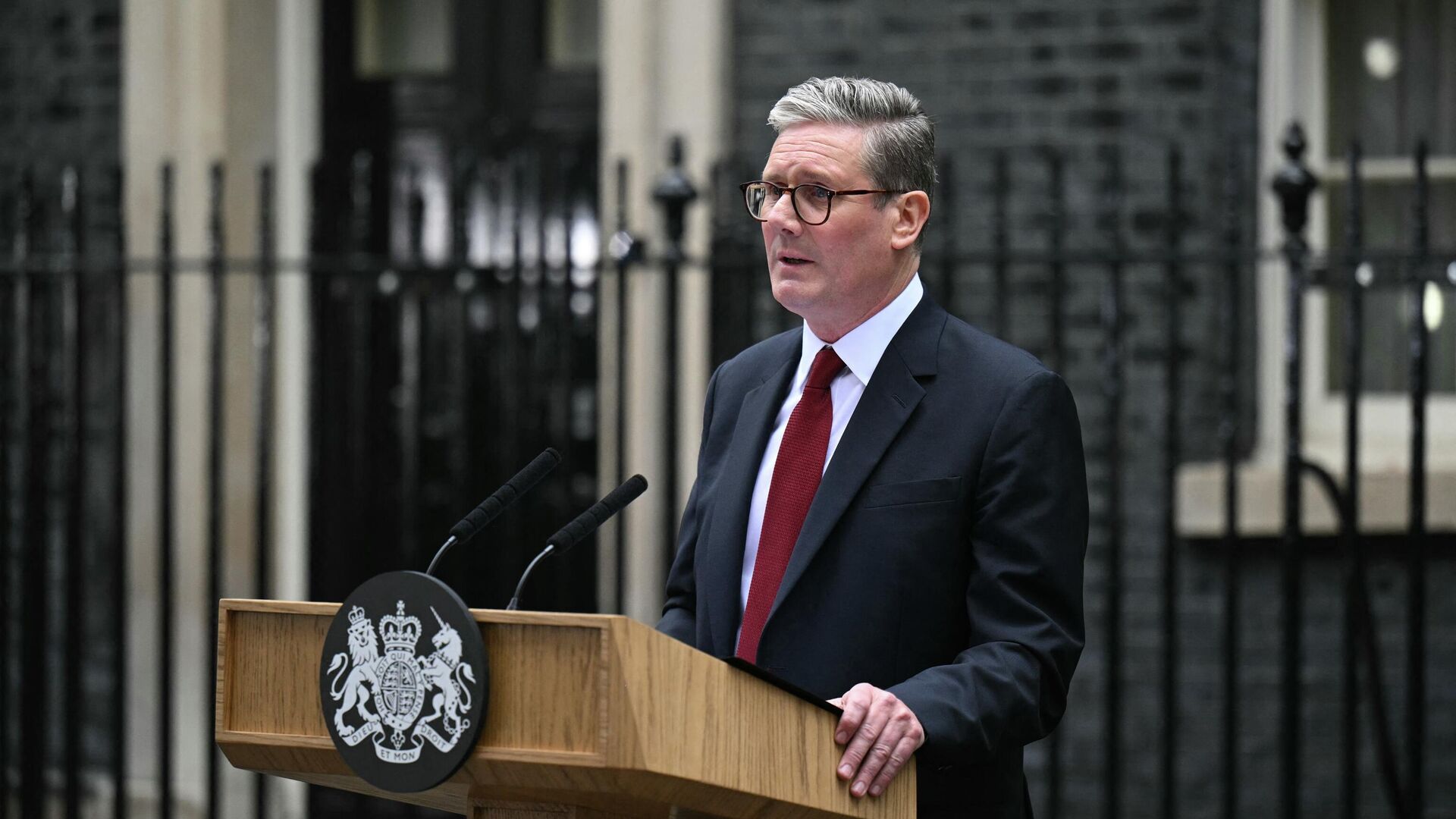 Стармер заручился поддержкой кабмина и не собирается уходить в отставку