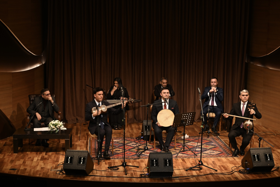 В Баку состоялся литературно-художественный вечер, посвященный 585-летию Алишера Навои