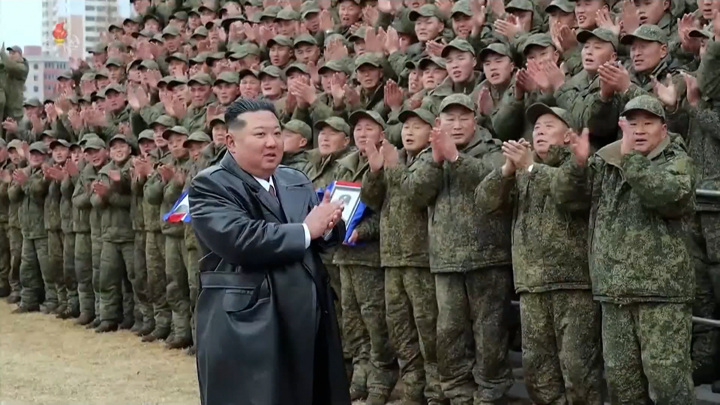Ким Чен Ын поздравил военных КНДР, участвующих в специальной военной операции