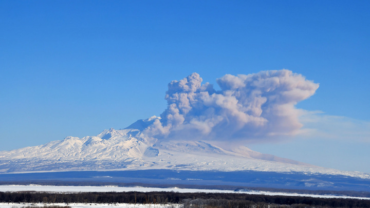 Пеплопад произошел на Камчатке после выброса вулкана Шивелуч