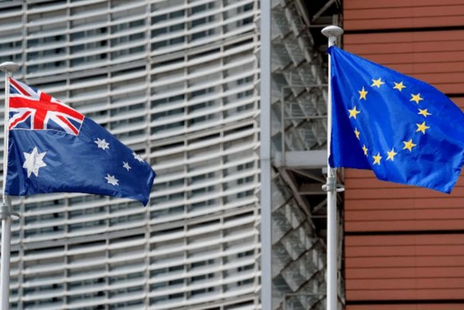 Австралия возобновит переговоры о свободной торговле с ЕС