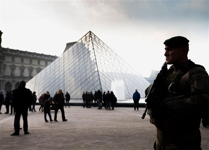 Раскрыта схема незаконной продажи билетов в Лувр