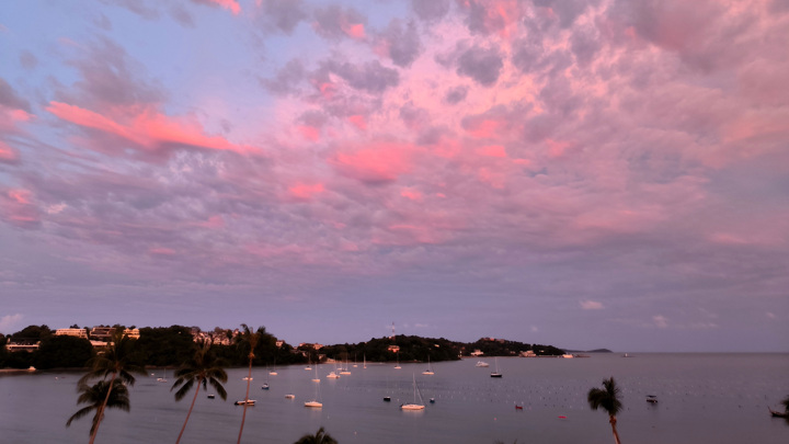 Пляжам Пхукета больше не угрожает мазутное пятно от затонувшего контейнеровоза