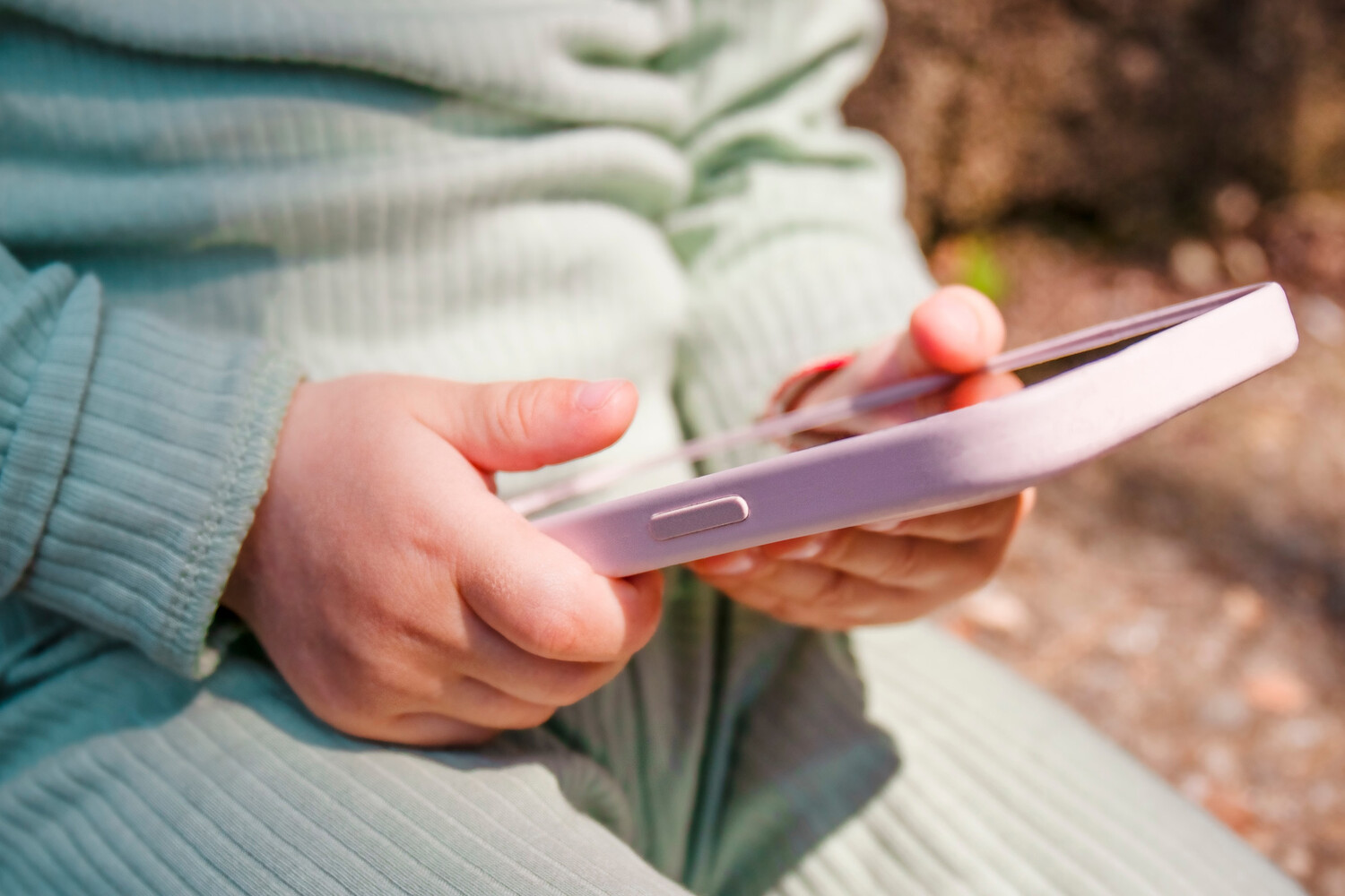 В России могут начать отслеживать подозрительную активность детских сим-карт