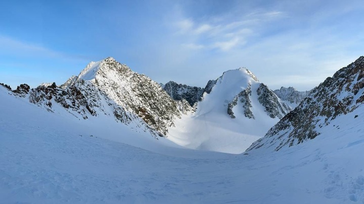 Швейцарский турист в одиночку покоряет гору Победа в Якутии