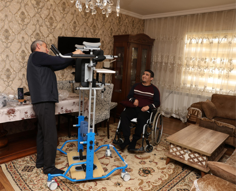 Более чем 130 лицам вручены средства реабилитации