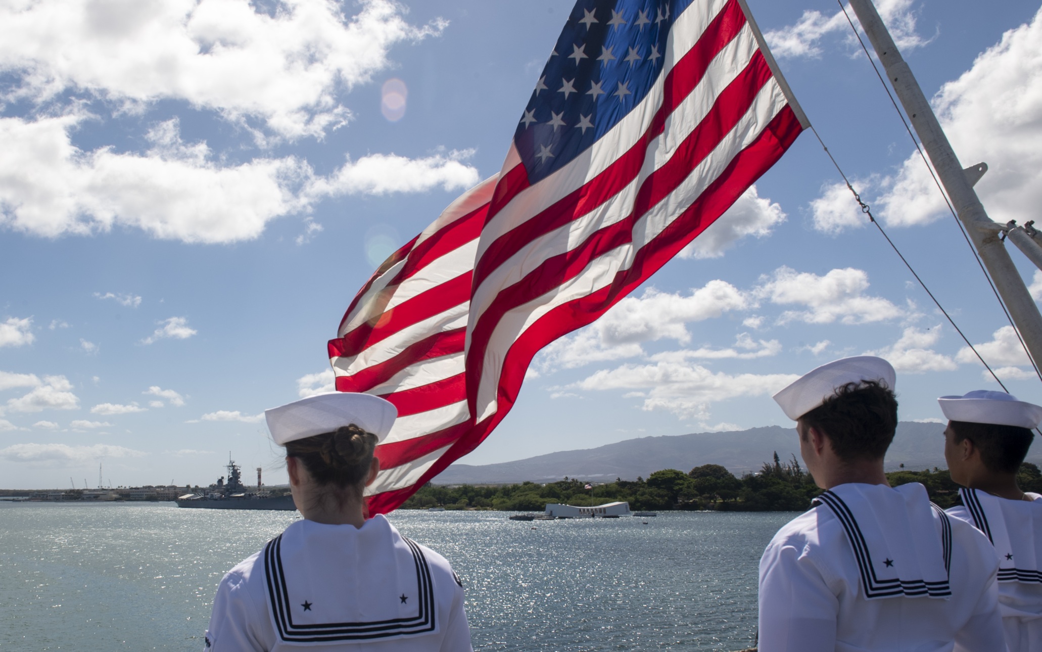 США уничтожили свой корабль в качестве предупреждения России и Китаю