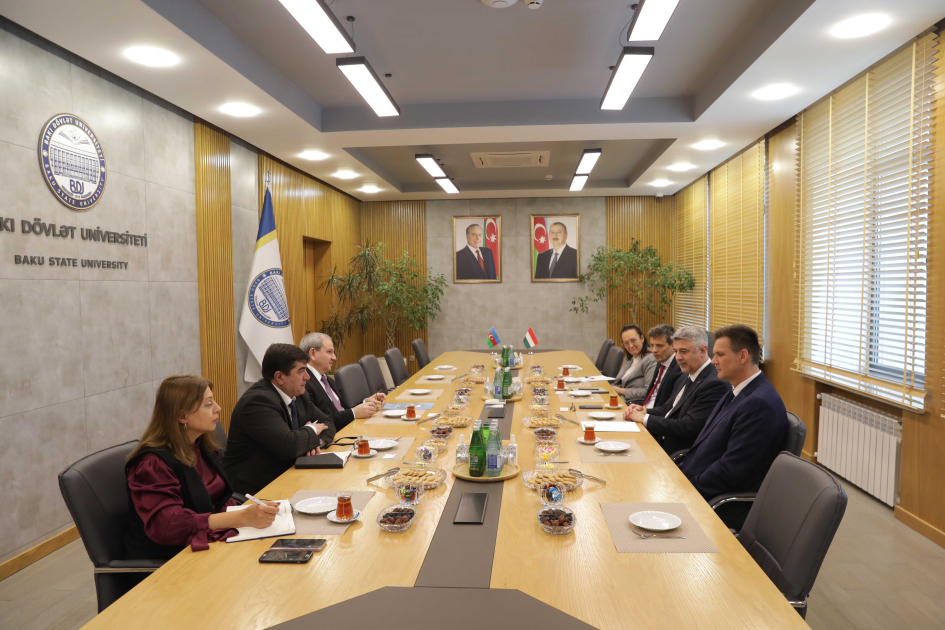 Посол Венгрии и ректор Университета Паннонии побывали в БГУ