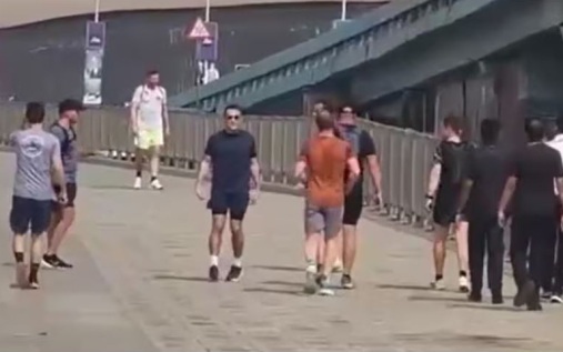 Макрон на пробежке в Мумбаи: президент Франции не изменяет привычкам