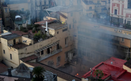 Reuters: огонь разрушил исторический неаполитанский театр XIX века