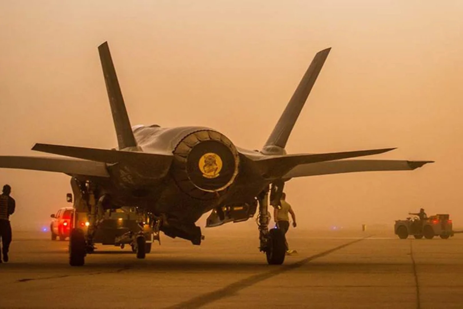 США за сутки перебросили к Ирану более 50 истребителей