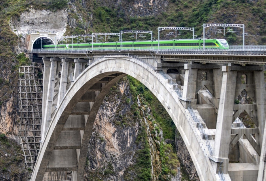 Китай завершит самый сложный в мире железнодорожный проект к 2030 году