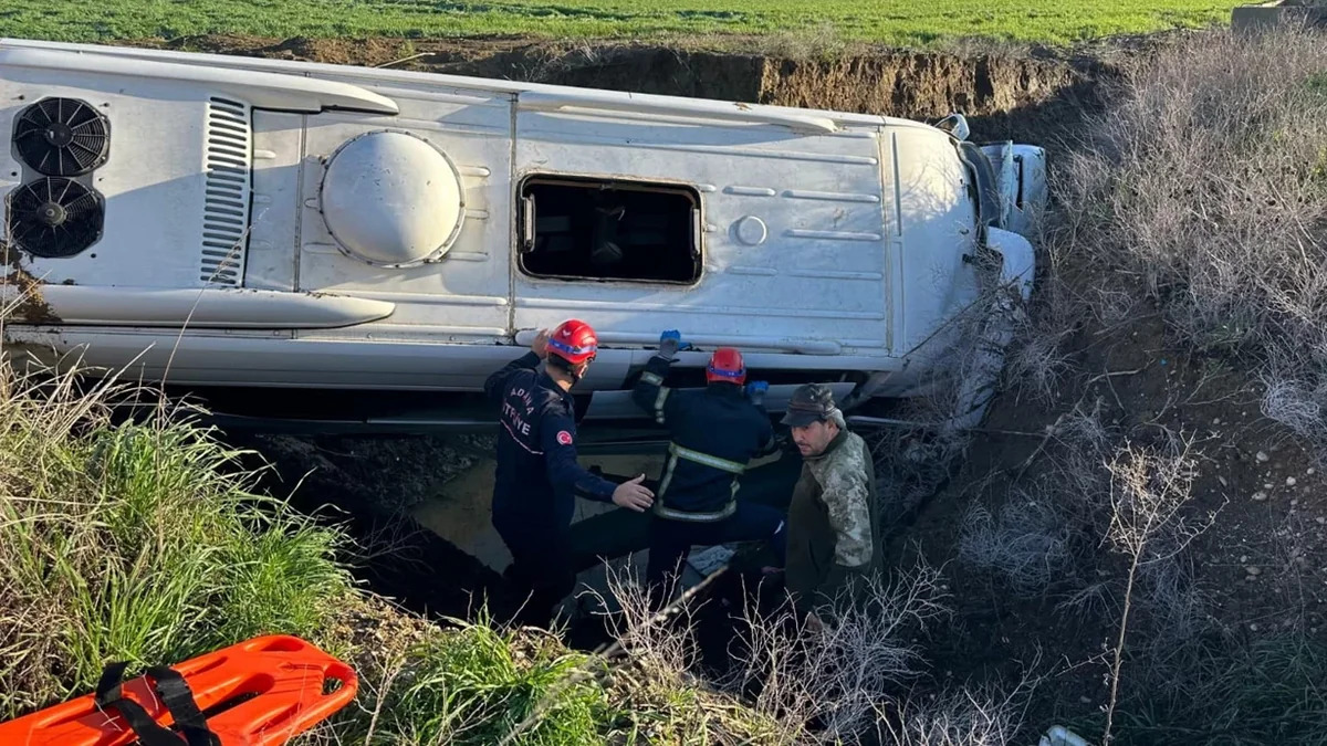 В Турции школьный автобус упал в овраг, пострадали 9 человек