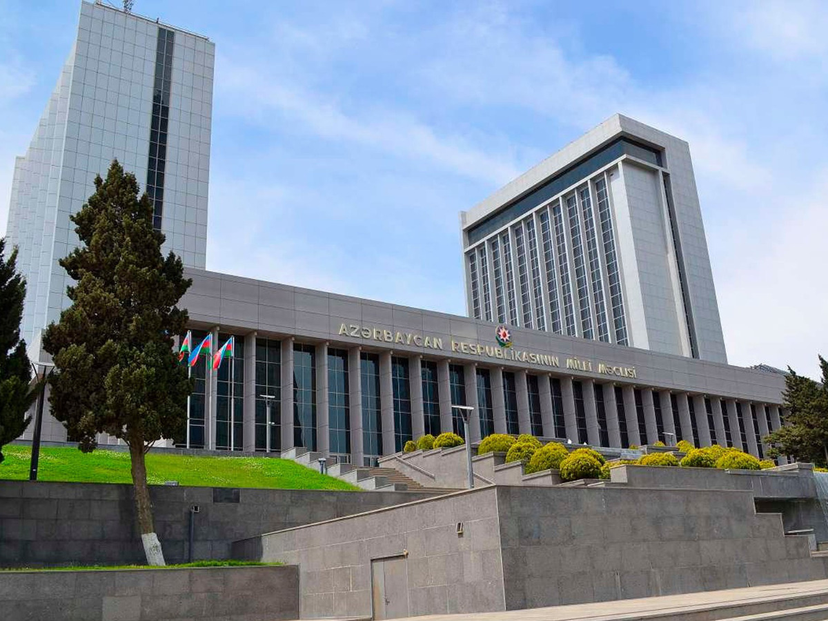 Началось очередное пленарное заседание Милли Меджлиса