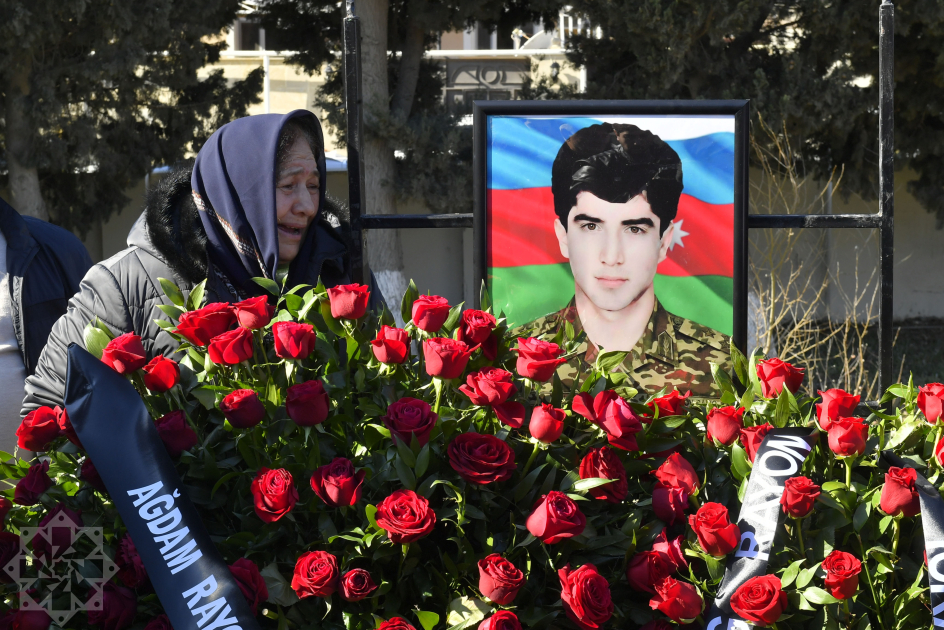 На Шехидляр хиябаны в Локбатане захоронены останки считавшегося пропавшим без вести шехида Рафика Гусейнова
