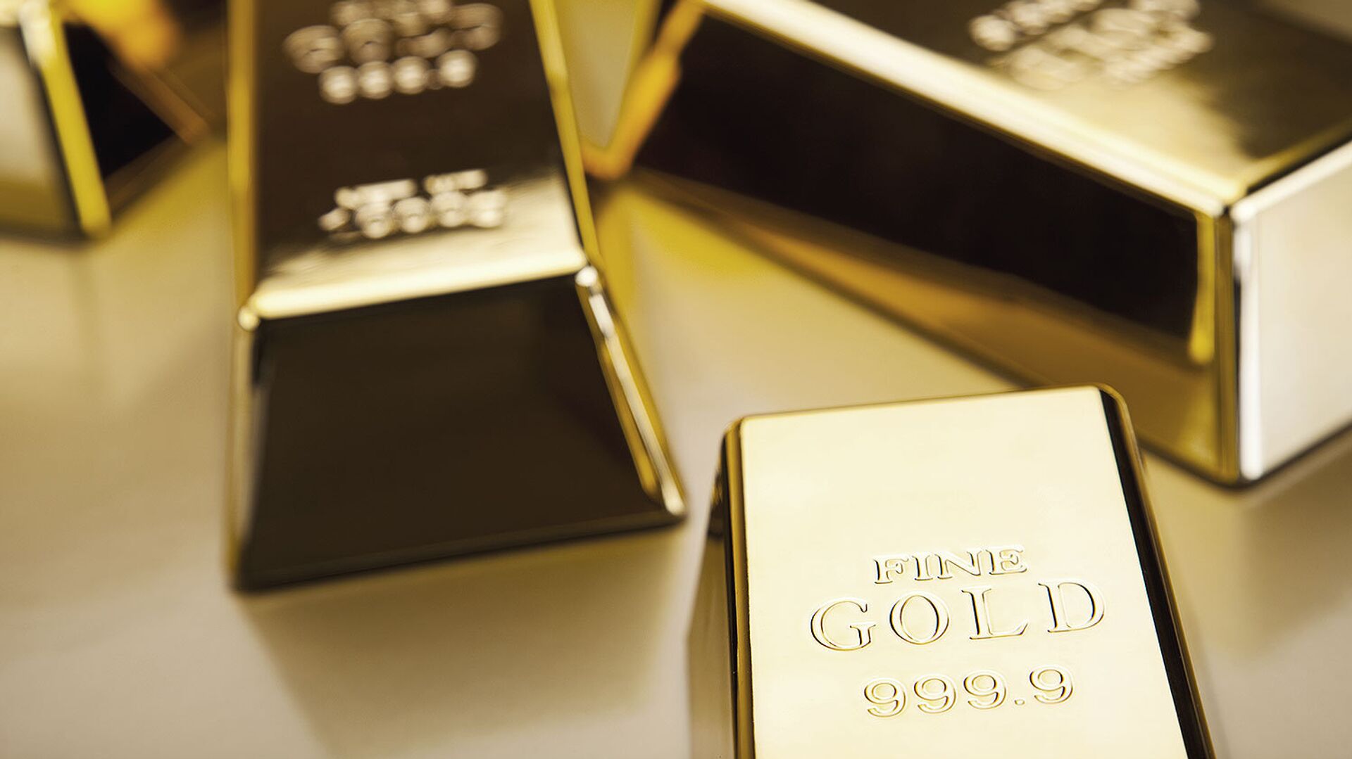 Золото вновь дорожает