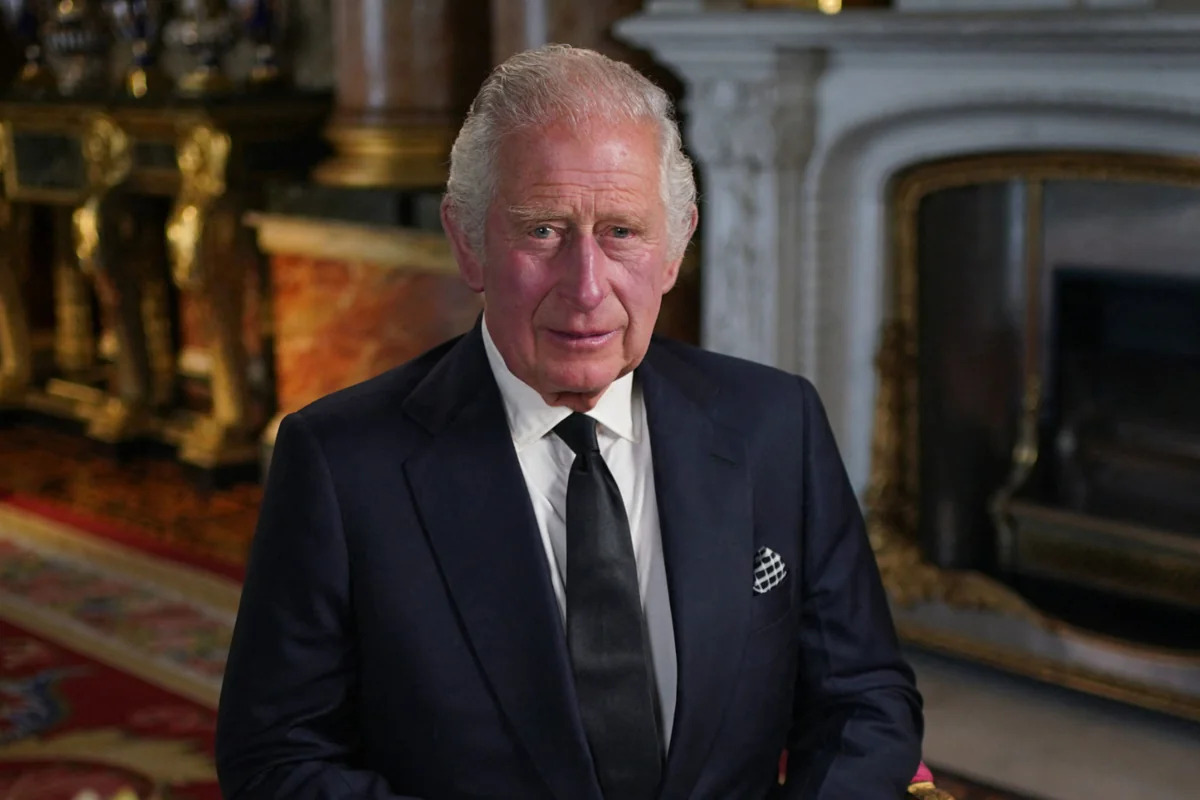 Карл III поддержит решение об исключении брата из престолонаследия