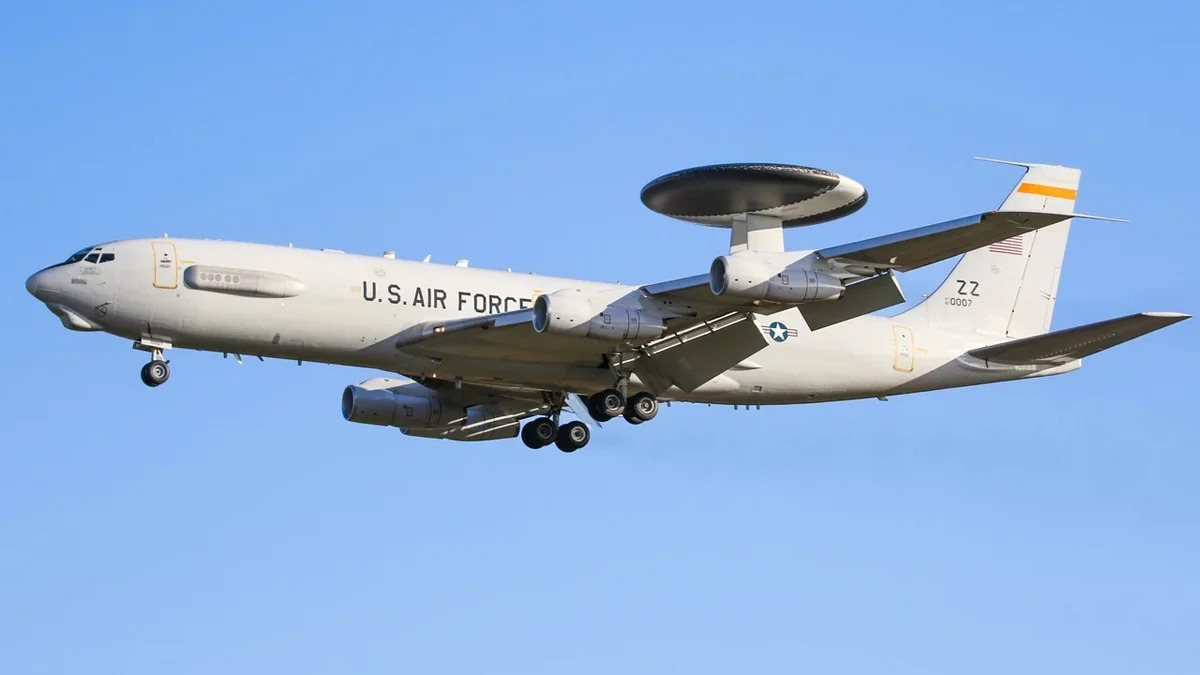 США перебросили в Саудовскую Аравию в общей сложности шесть &laquo;летающих радаров&raquo;