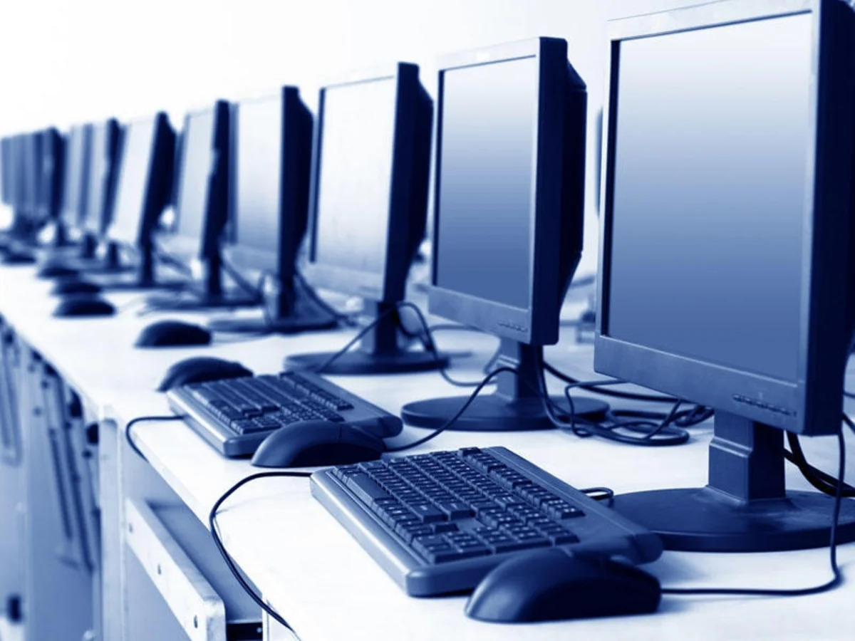 Названо количество произведенных в Азербайджане в январе ноутбуков и компьютеров