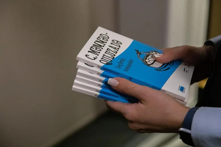 АЖД дарит книги пассажирам: как железные дороги популяризируют чтение