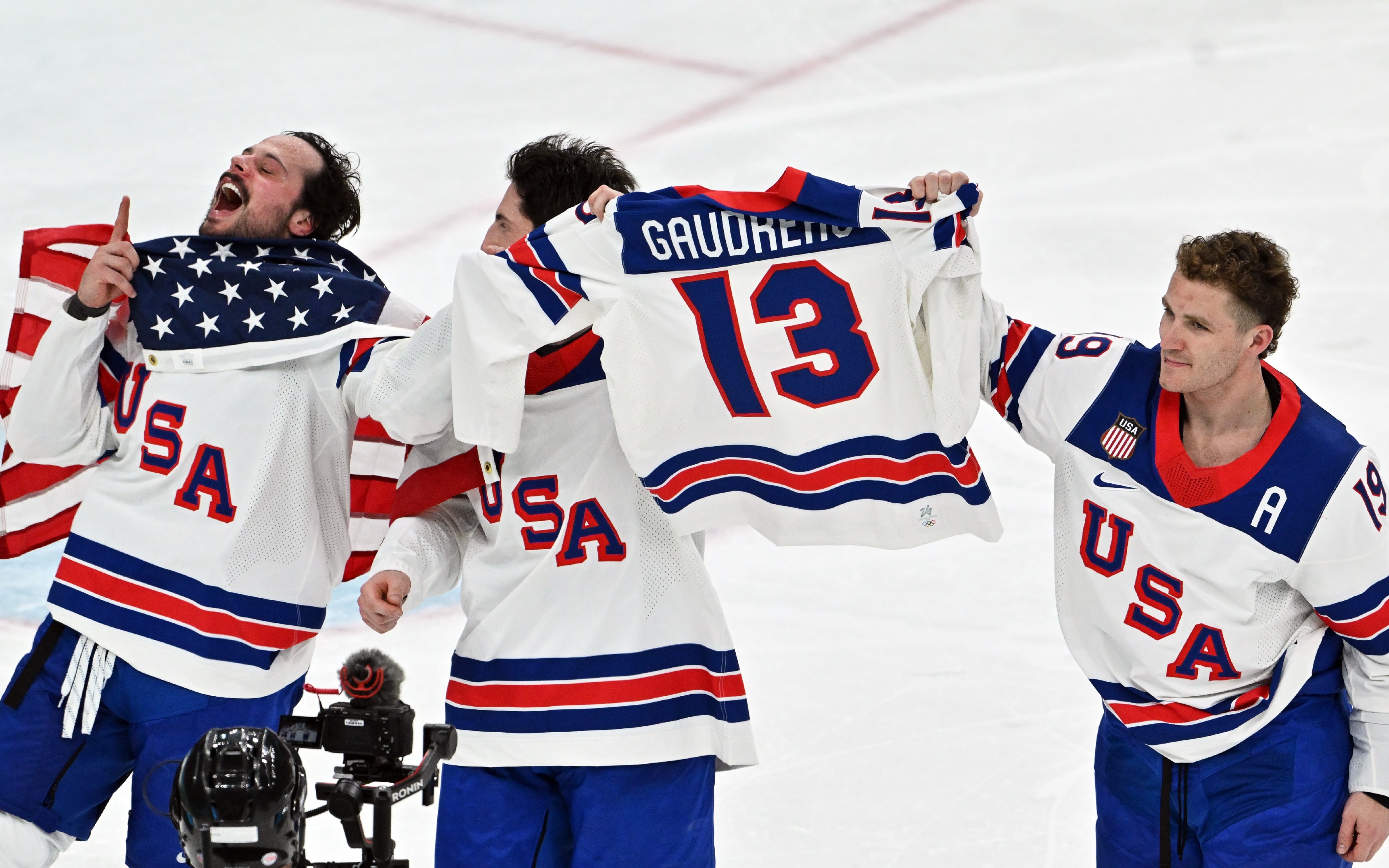 Американские хоккеисты завоевали золото Олимпиады