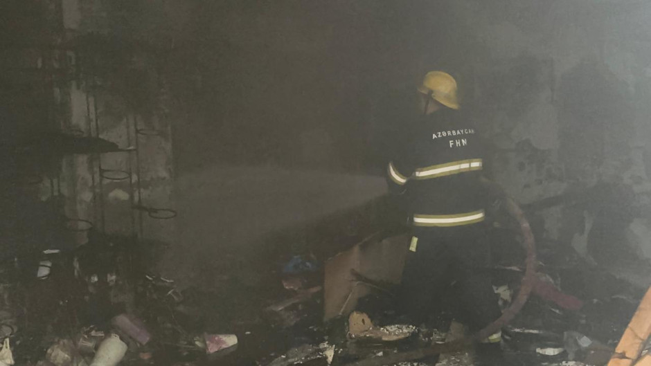 В Баку произошел взрыв в цветочном магазине