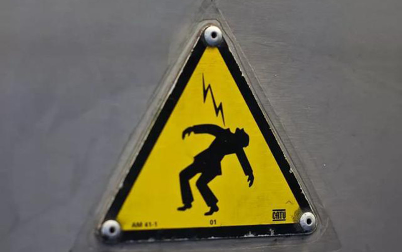 В Гёранбое 13-летний подросток получил тяжелые травмы от удара током