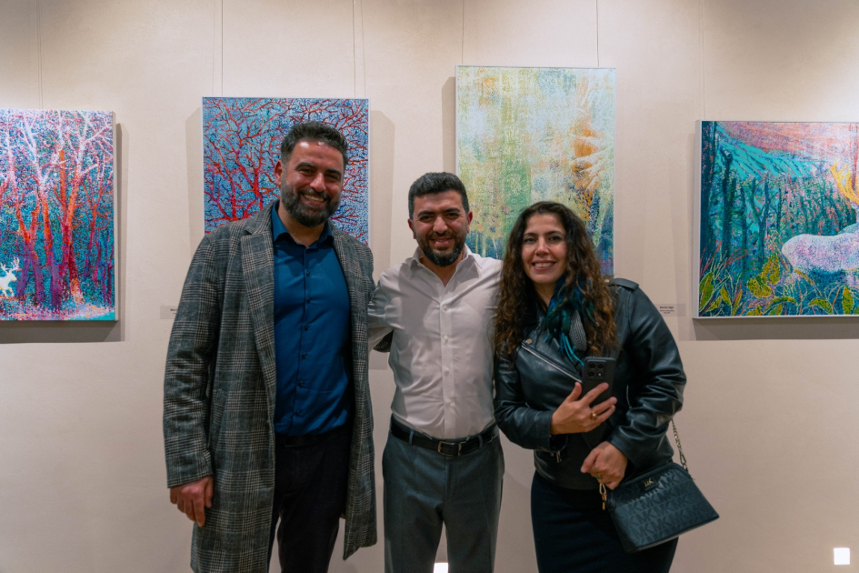 В Баку открылась персональная выставка художника Вугара Гулиева