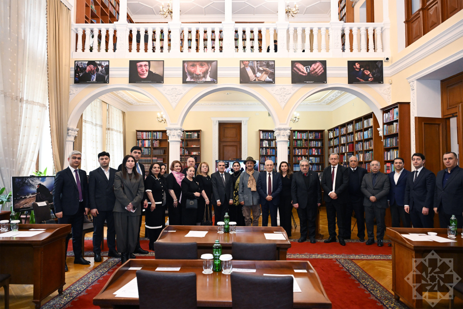 В Президентской библиотеке прошла фотовыставка и конференция, посвященные 34-й годовщине Ходжалинского геноцида