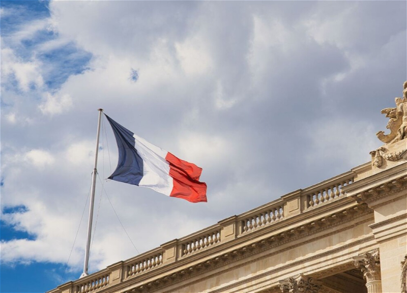 Правительству Франции вынесли второй вотум недоверия за один день