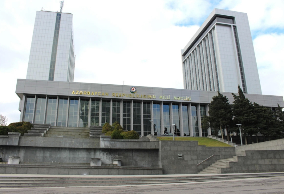 Проходит очередное пленарное заседание Милли Меджлиса