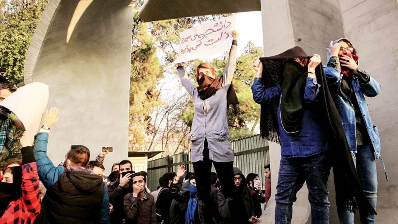 Тегеран на перекрестке огня