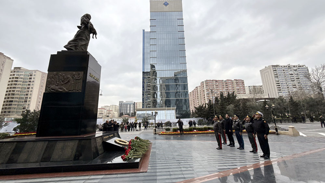 Руководящий состав Министерства обороны посетил памятник &laquo;Крик матери&raquo;