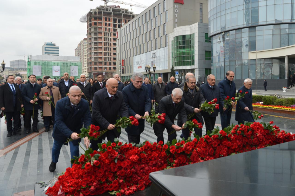 Коллектив Милли Меджлиса посетил памятник жертвам Ходжалинского геноцида