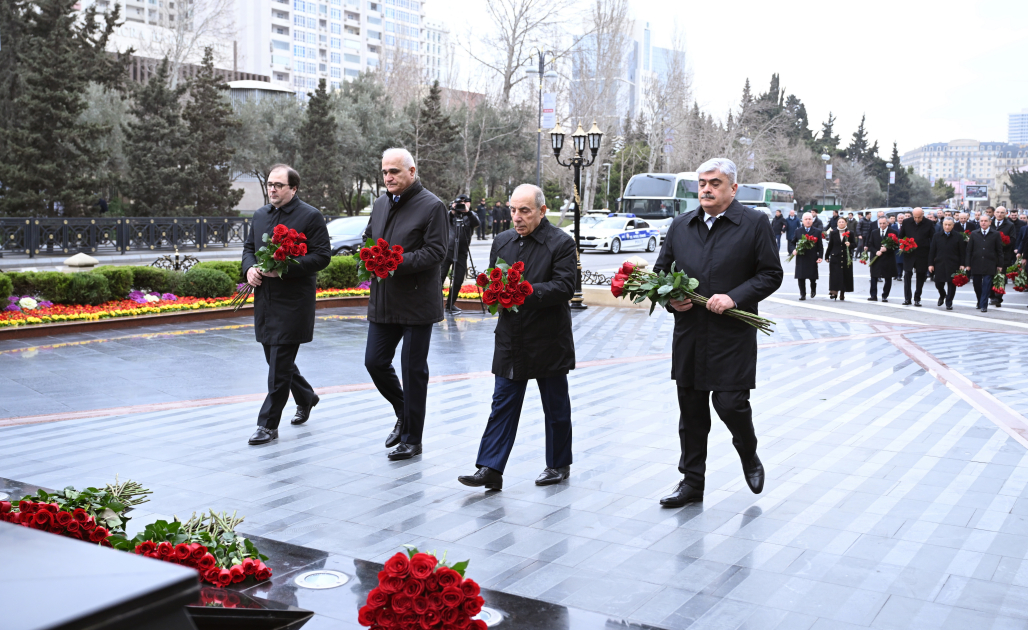 Коллектив Кабинета Министров посетил памятник жертвам Ходжалинского геноцида