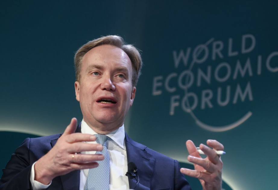 Директор Всемирного экономического форума подал в отставку после разоблачений, связанных с Эпштейном