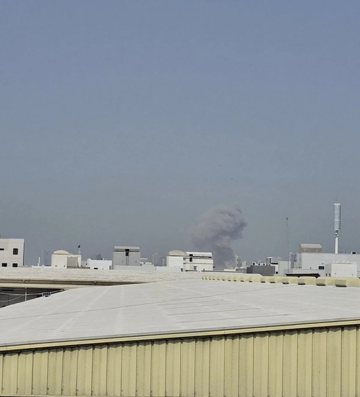 СМИ: В Кувейте слышны взрывы, работают сирены