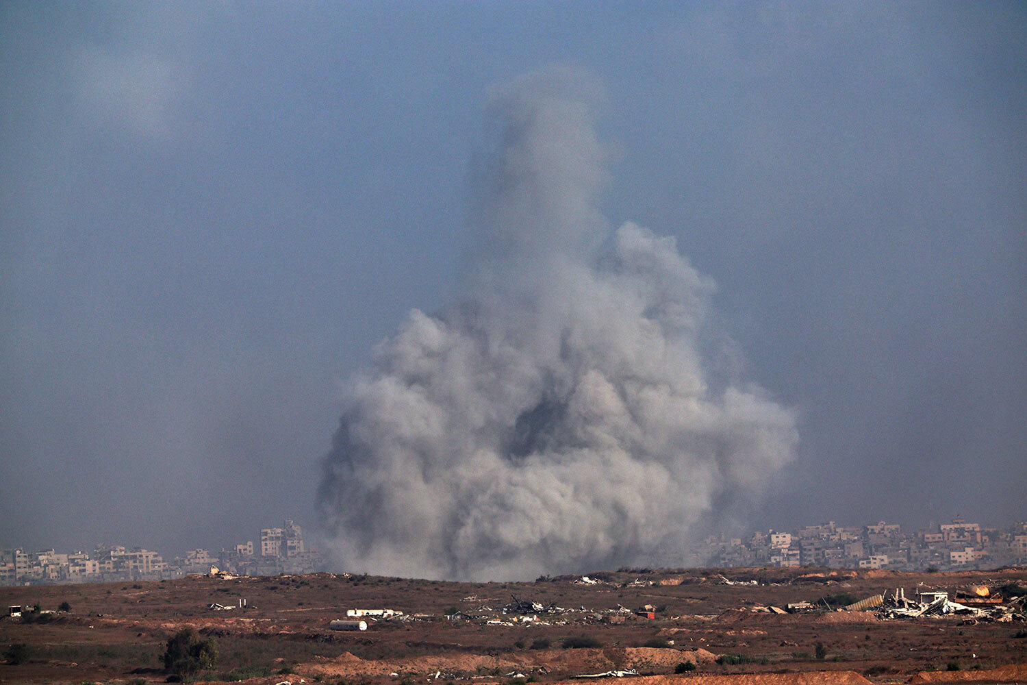 В Ираке два человека погибли, пятеро ранены в результате авиаударов